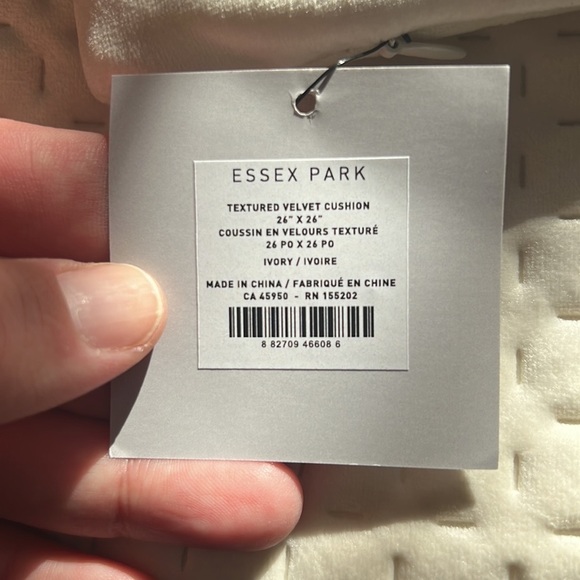 Essex Park pillow cover, 24 x 24 set of 2 - Picture 6 of 6